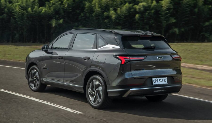 Chevrolet Captiva EV 2026 chega ao Brasil por R$ 199.990. Conheça em detalhes 2 Chevrolet Captiva EV 2026 traseira