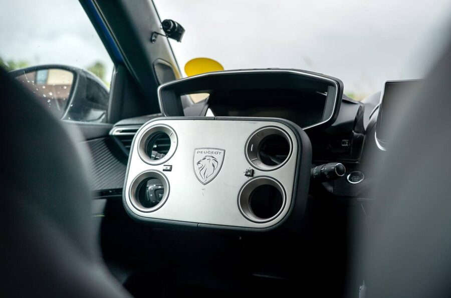 Peugeot 208 2027 - Em detalhes a nova geração 4 volante hypersquare peugeot