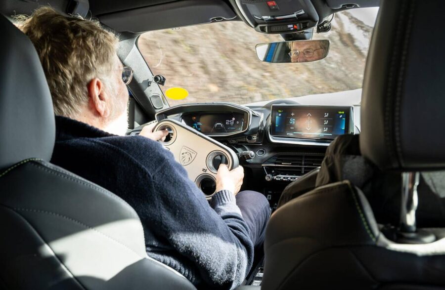 Peugeot 208 2027 - Em detalhes a nova geração 6 interior prototipo hypersquare novo peugeot 208 2027