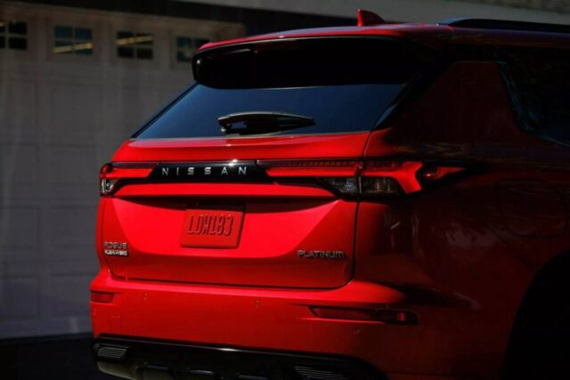 NIssan Rogue Plug-in Hybrid PHEV 2026 traseira rear view