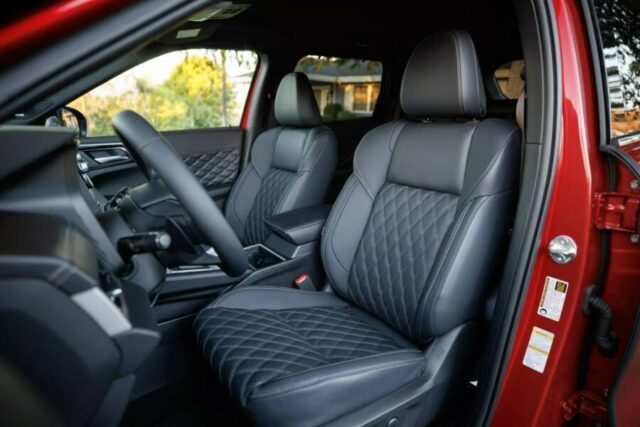 NIssan Rogue Plug-in Hybrid PHEV 2026 interior bancos dianteiros front seats