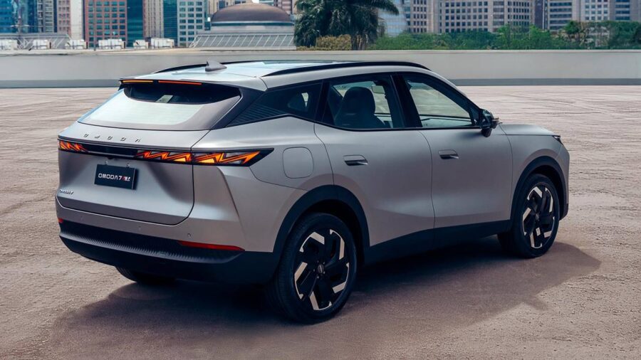 Omoda 7 PHEV - Híbrido de 280 cv chega para enfrentar BYD Song e Haval H6, comparamos ele com os rivais 2 Omoda 7 traseira