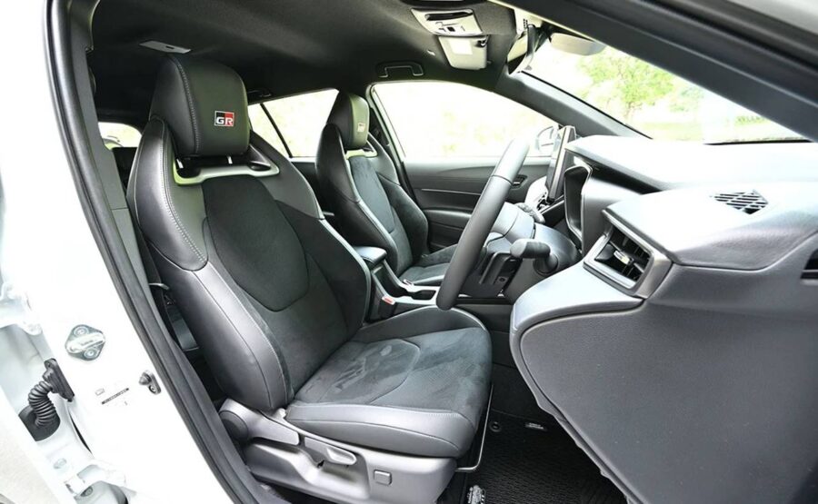 Toyota Corolla Cross 2027 chegará com visual atualizado e motor plugin híbrido 8 interior toyota corolla cross 2027