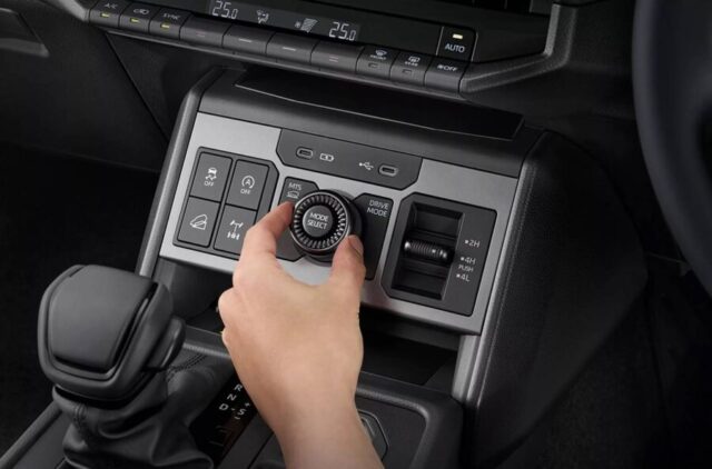 Toyota Hilux 2026 2027 interior console