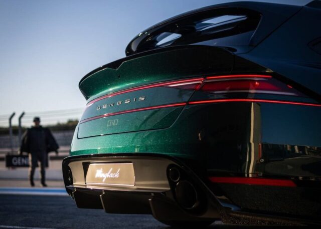 Genesis G90 Wingback traseira