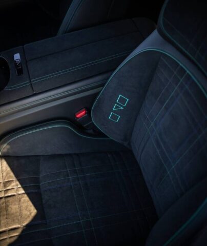 Genesis G90 Wingback interior banco