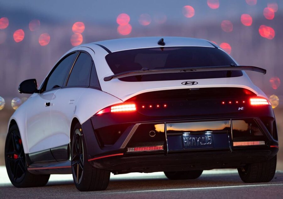 Hyundai IONIQ 6 N 2026: O sedã elétrico de 650 cv que desafia Tesla e BMW 2 Hyundai Ioniq 6 N traseira