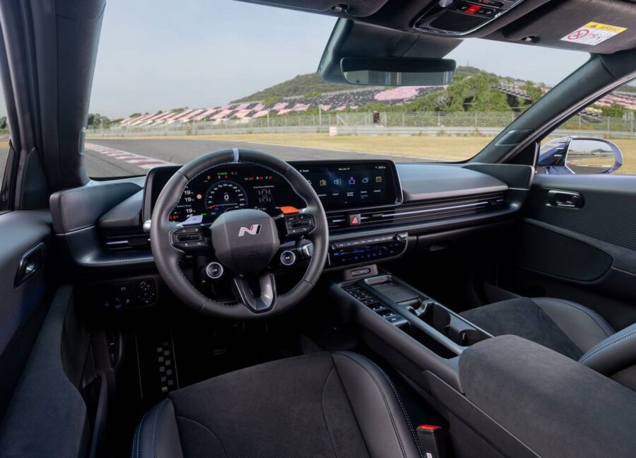 Hyundai IONIQ 6 N 2026: O sedã elétrico de 650 cv que desafia Tesla e BMW 4 Hyundai Ioniq 6 N interior
