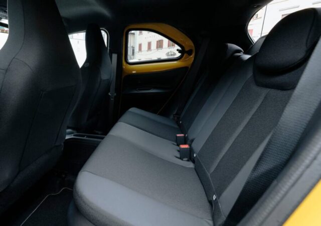 Toyota Aygo X 2026 interior banco traseiro