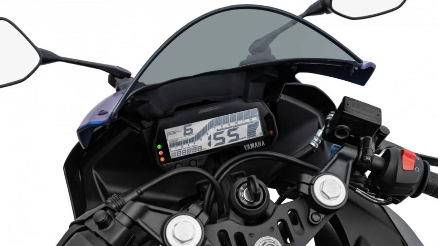 Yamaha R15 2026 chega por R$ 23.390 com proposta esportiva e bem equipada 4 Yamaha R15 painel