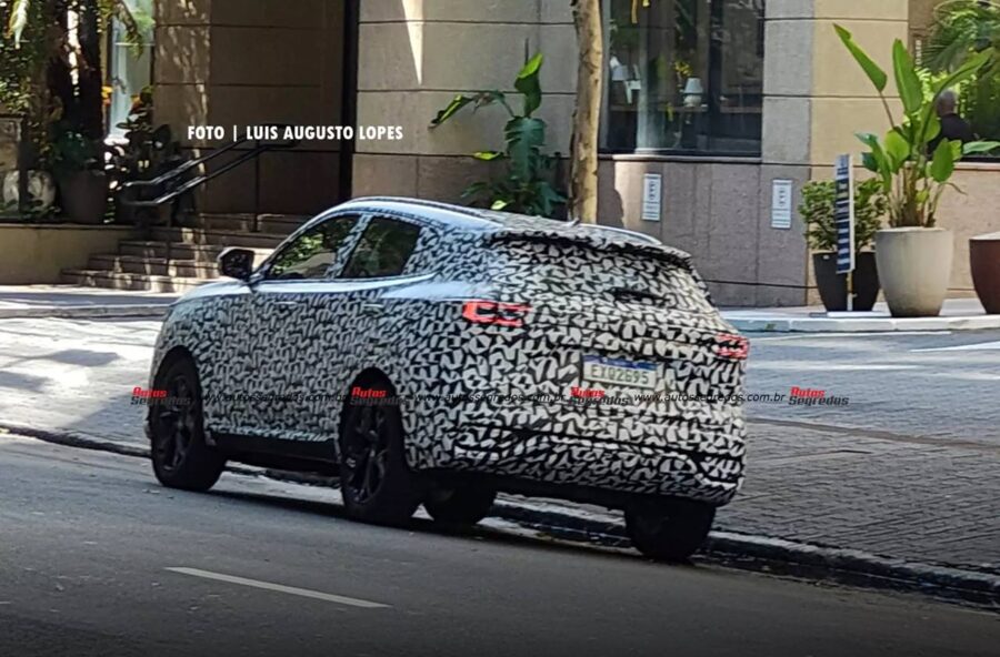 Changan CS55 2026 - Com um conjunto interessante e bem equipado ele tem qualidades para agradar no Brasil 5 Changan CS 55 flagra no Brasil