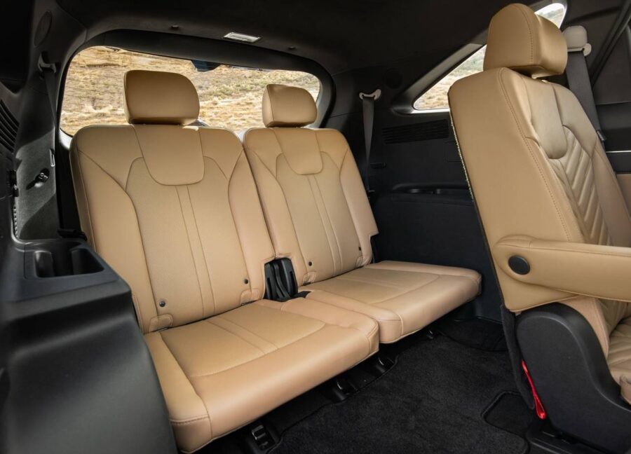 Novo Kia Sorento chega ao Brasil com motor diesel, tração 4x4 e preço de Toyota SW4 6 Kia Sorento 2026 interior banco traseiro