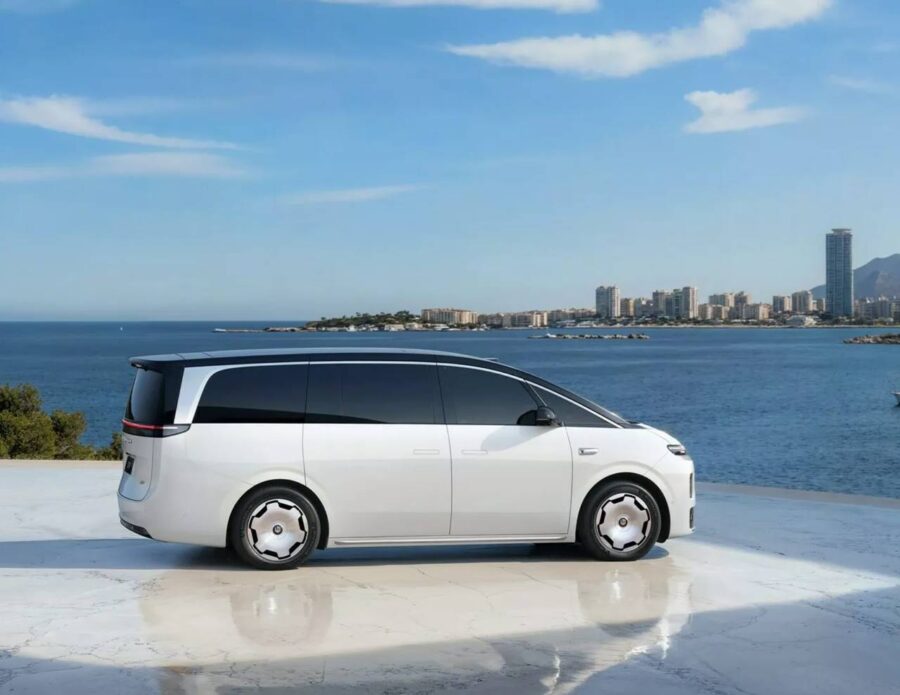 Leapmotor D99 - Nova minivan de luxo impressiona e pode vir ao Brasil 3 Leapmotor D99
