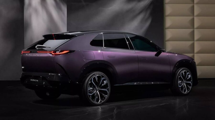 Mazda CX-6e: O novo SUV elétrico japonês que chega à Europa com estilo e tecnologia avançada 1 Mazda CX-6e traseira