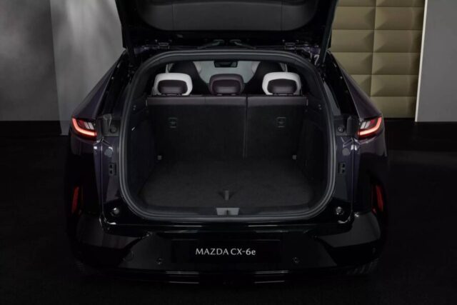 Mazda CX-6e porta malas