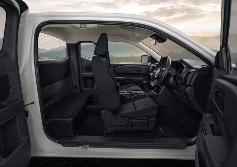 Mitsubishi Triton Street - Versão mais barata com cabine estendida e visual exclusivo é lançada na Tailândia 2 Mitsubishi Triton Street interior cabine estendida