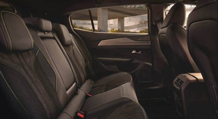 Peugeot 408 2026 tem visual atualizado na Europa e fica ainda mais legal 5 interior peugeot 408 2026