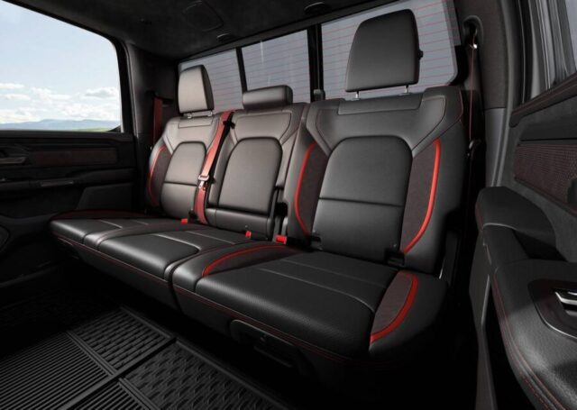 Ram 1500 SRT TRX 2027 interior banco traseiro