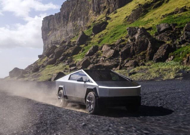 Tesla Cybertruck 2026