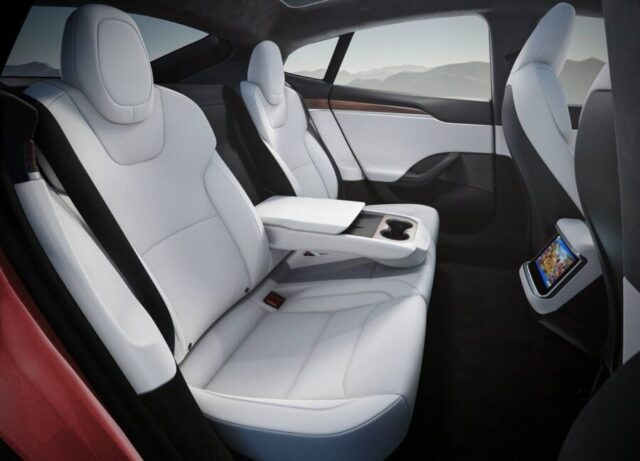 Tesla Model S interior banco traseiro