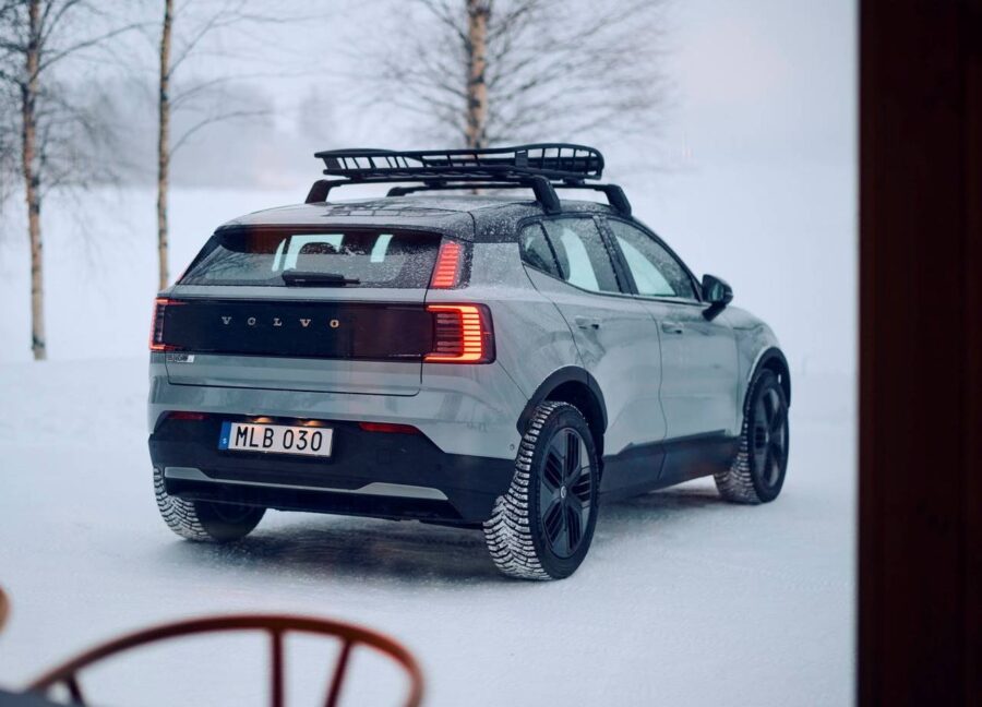 Volvo EX30 Cross Country chega por R$ 315.000 com 429 cv e tração 4x4 1 Volvo EX30 Cross Country traseira