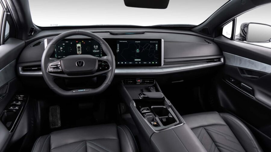 Changan Uni T - Chega por R$ 169.990, com produção no Brasil, motor flex de 180 cv e recheado de equipamentos 4 Changan Uni T interior painel