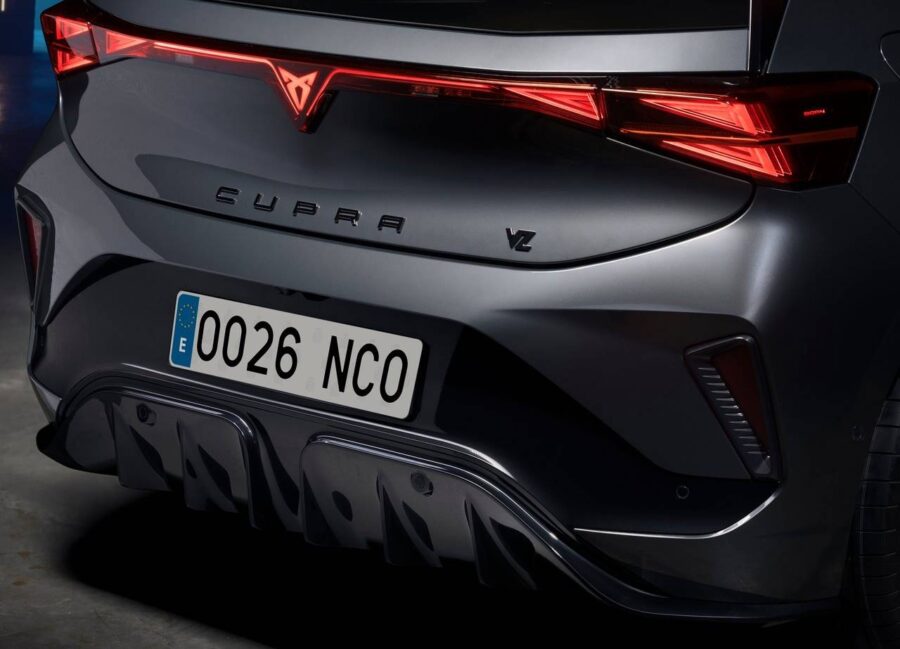 Cupra Born 2027 - Hatch elétrico é renovado na Europa 3 Cupra Born 2027 VZ detalhe traseira