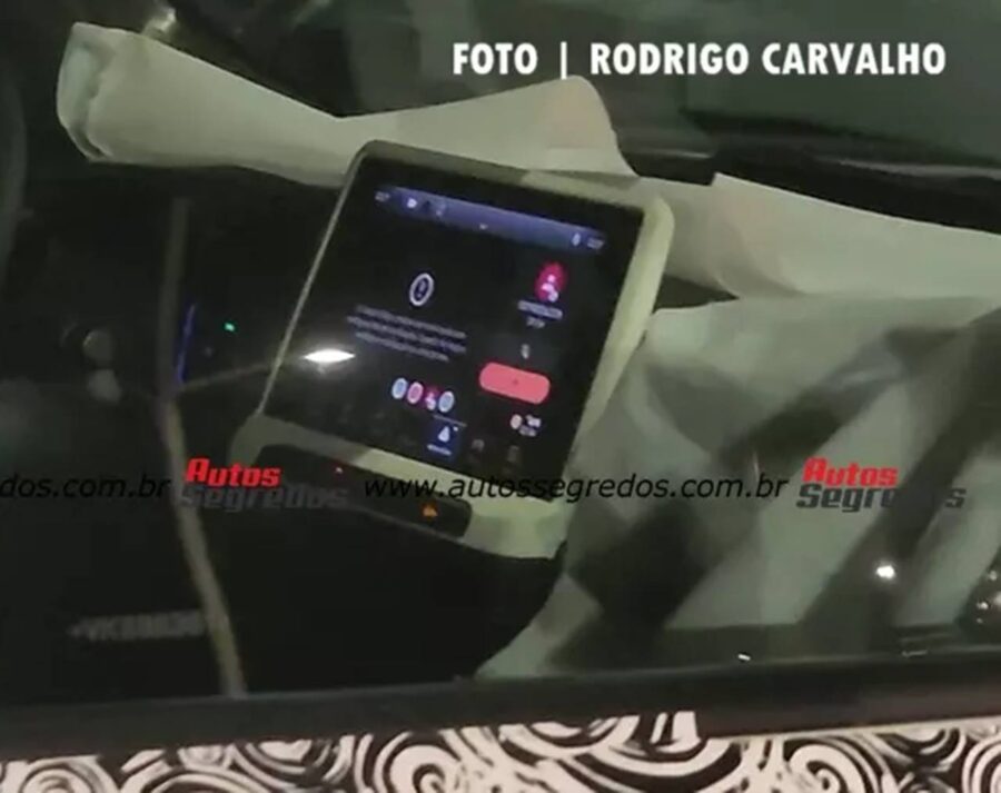 Novo Jeep Renegade 2027 - Chegará em abril com motor híbrido, confira tudo o que já sabemos 5 Jeep Renegade 2027 interior flagra