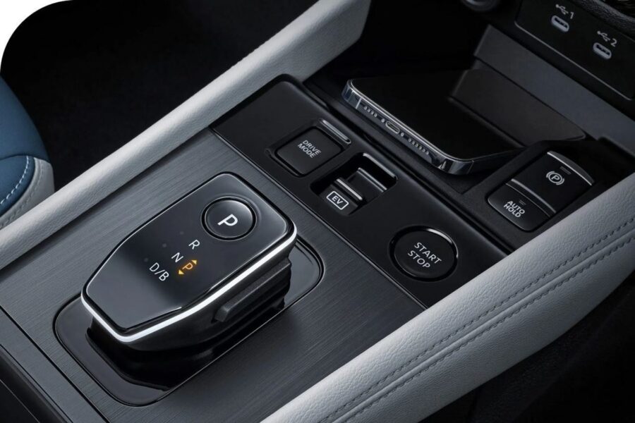 Nissan Kait é lançado na Tailândia mais equipado, mais barato e com motor híbrido de 136 cv 4 Nissan Kicks e-Power 2027 interior console e alavanca de câmbio