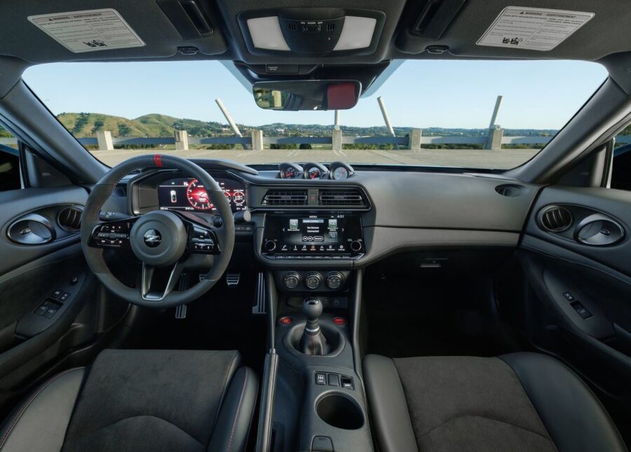 Nissan Z Nismo 2027 - Ganha câmbio manual e mecânica do GT-R com 420 cv 5 Nissan Z Nismo 2027 interior