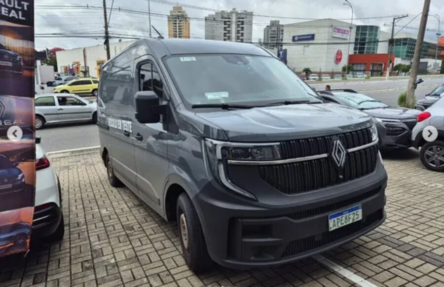 Novo Renault Master 2027 já está no Brasil 1 Novo Renault Master 2027 Brasil