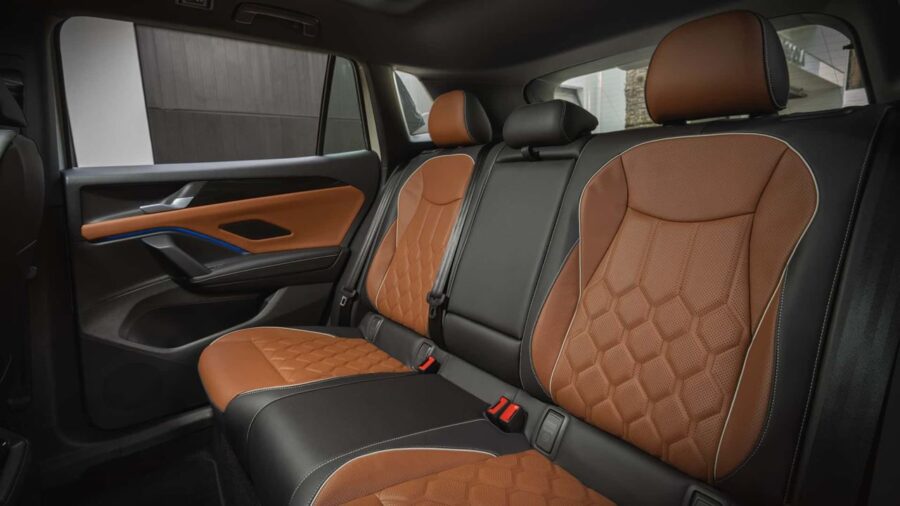 Novo VW Tiguan chega no Brasil com 272 cv, 4x4 e preço de R$ 299.990 6 Volkswagen Tiguan 2027 interior banco traseiro