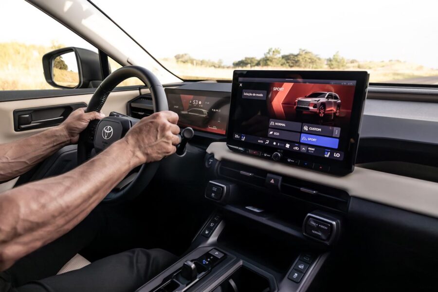 Novo Toyota RAV4 2026 chega ao Brasil por R$ 317.190 7 Toyota RAV4 2026 interior