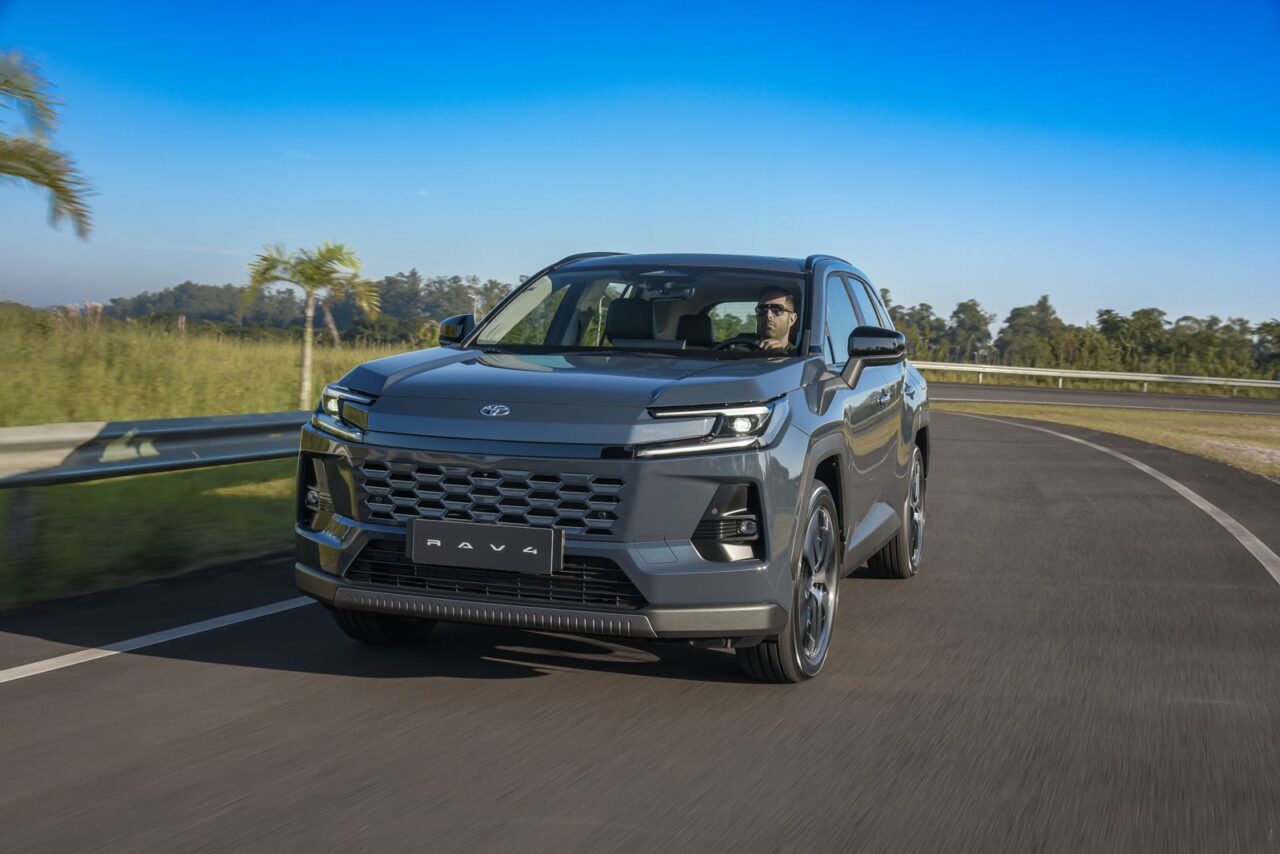 Novo Toyota RAV4 2026 chega ao Brasil por R$ 317.190 2 Toyota RAV4 2026