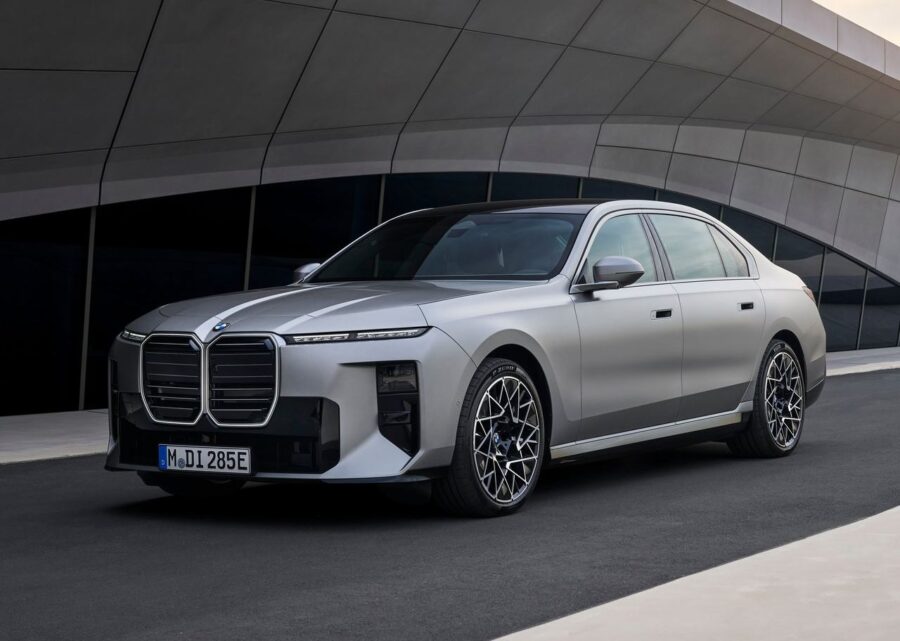 BMW Série 7 2027 tem novo visual e interior polêmico 5 BMW i7 2027