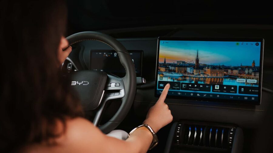 Novo BYD Yuan Plus 2026 chega com 449 cv e 4x4, porém preço atrapalha 4 BYD Yuan Plus 2026 interior