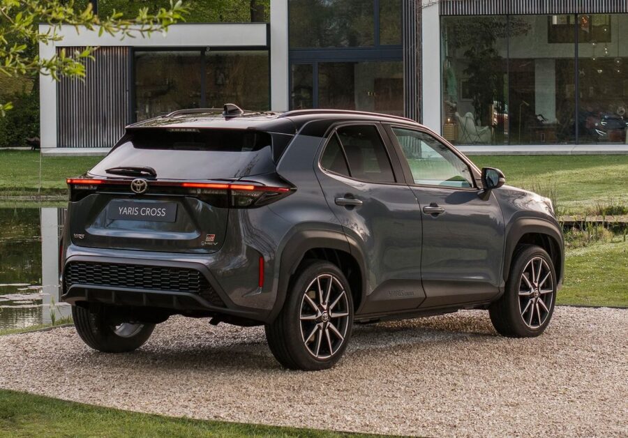 Toyota Yaris Cross 2027 europeu tem visual atualizado 3 Toyota Yaris Cross GR Sport 2027 traseira
