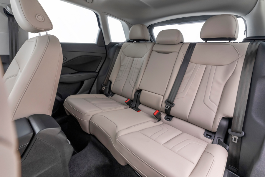 Novo Audi Q3 2027 chega ao Brasil por R$ 389.990 é será feito aqui 7 Audi Q3 2027 interior banco traseiro