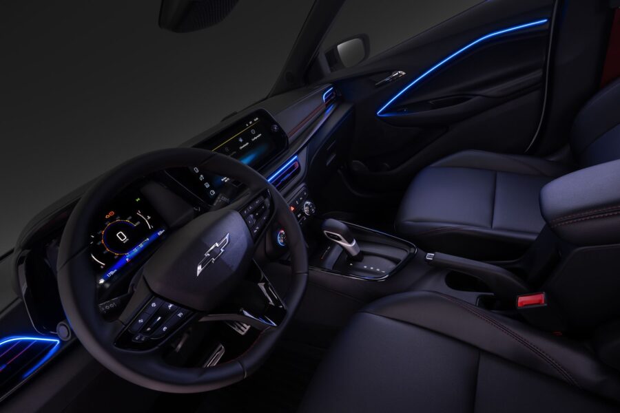 Novo Chevrolet Sonic 2027 é flagrado sem camuflagem, confira, dimensões, motores e preços 3 Chevrolet Sonic 2027 interior painel