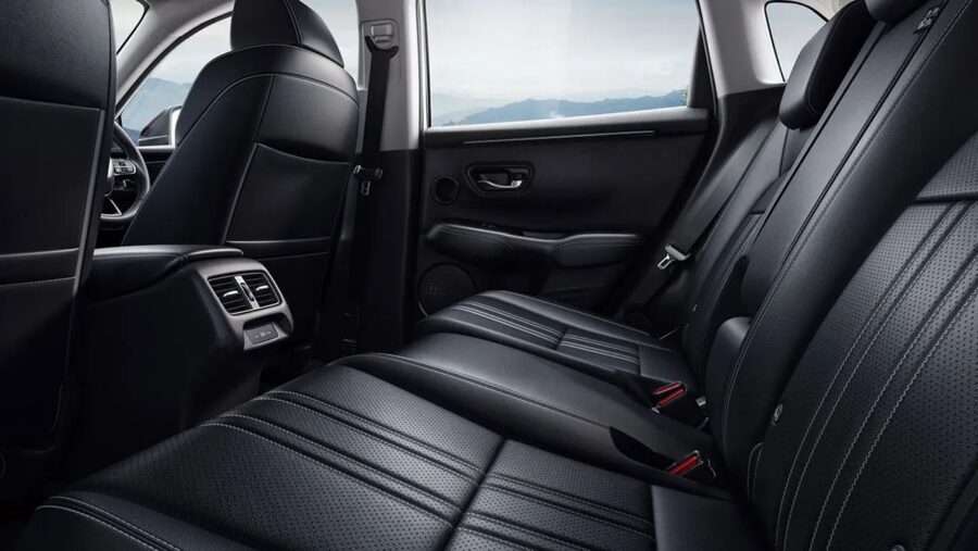 Novo Honda ZR-V 2027 é apresentado na Índia com motor híbrido de 183 cv 5 Honda ZR-V 2027 interior banco traseiro