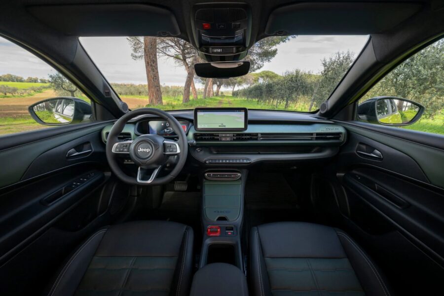 Novo Jeep Avenger 2027 é mostrado na Europa e antecipa detalhes da versão nacional 4 Jeep Avenger 2027 interior