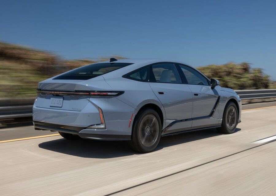 Lexus ES 2026 - Nova geração aposta em motores elétricos e híbridos para conseguir sobreviver 5 Lexus ES 2026