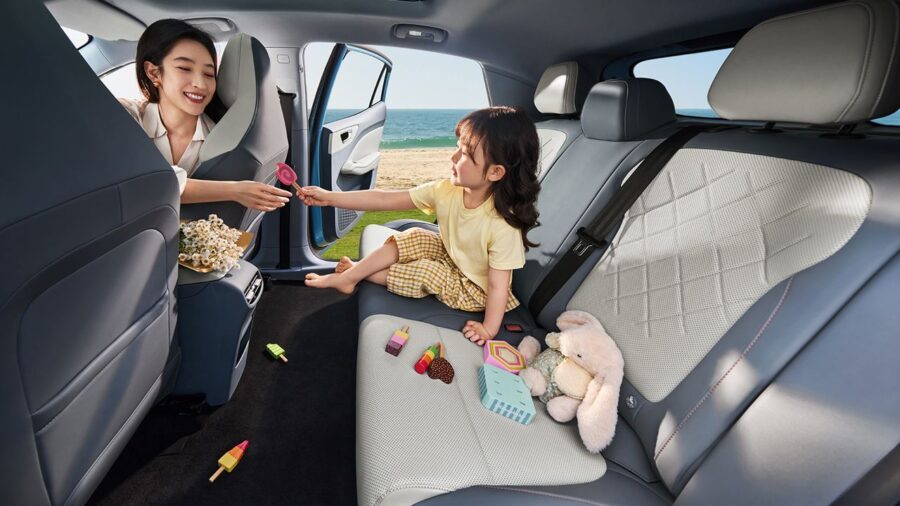 MG4 Urban chega por R$ 129.990, confira versões e equipamentos 5 MG4 Urban interior banco traseiro