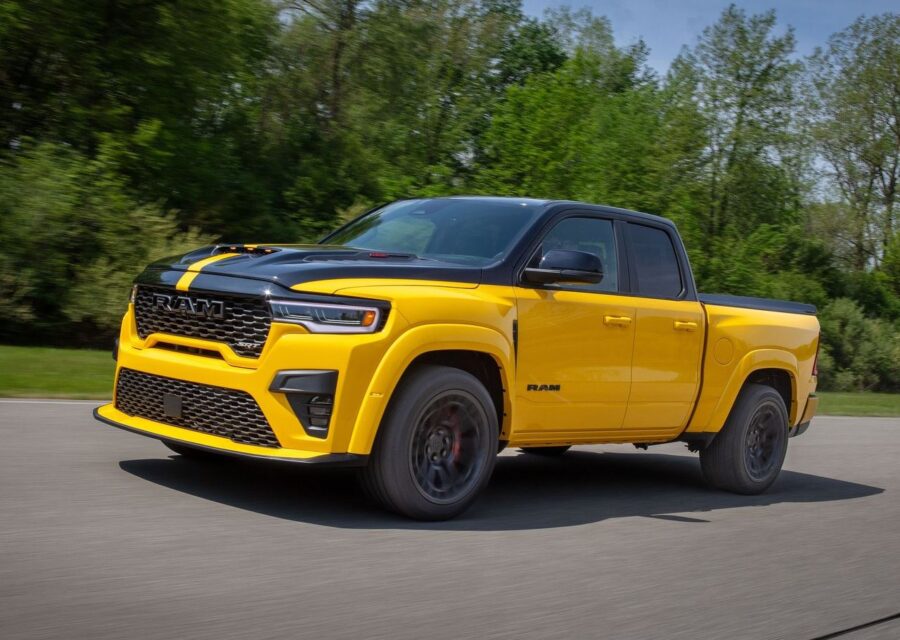 Ram 1500 Rumble Bee SRT - Com 777 cv ela é mais rápida que o Porsche 911 1 RAM 1500 Rumble Bee SRT 2027