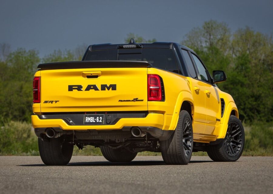 Ram 1500 Rumble Bee SRT - Com 777 cv ela é mais rápida que o Porsche 911 6 RAM 1500 Rumble Bee