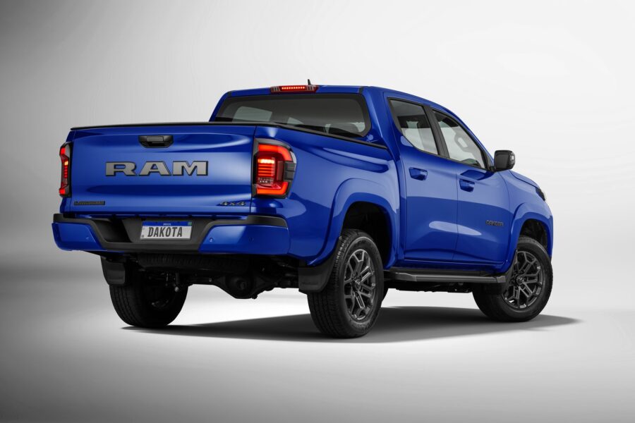 RAM Dakota Laramie Night Edition tem visual exclusivo por R$ 329.990 3 RAM Dakota Laramie Night Edition