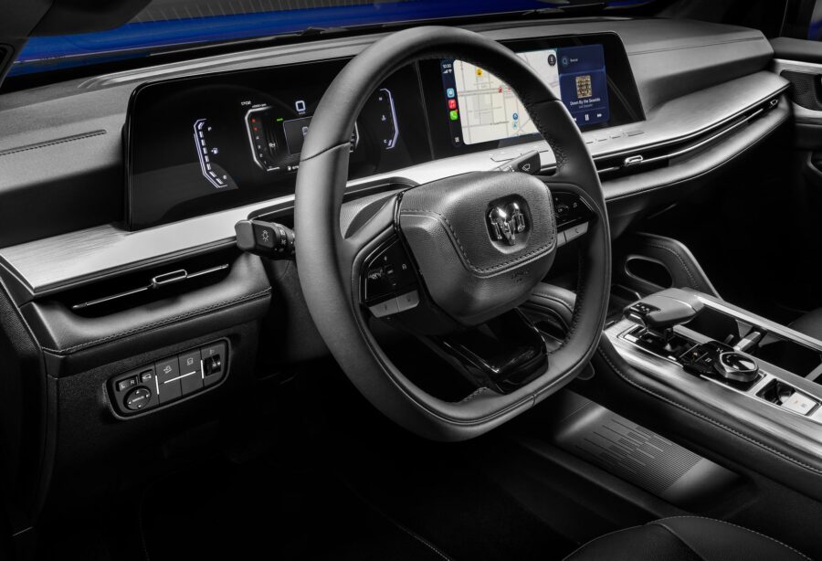 RAM Dakota Laramie Night Edition tem visual exclusivo por R$ 329.990 2 RAM Dakota Laramie Night Edition interior