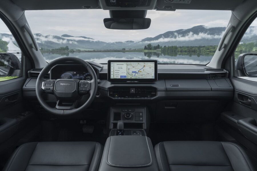 Toyota Hilux BEV: A picape 100% elétrica que chega em 2026 ao Brasil 4 Toyota Hilux 2027 BEV (elétrica) interior