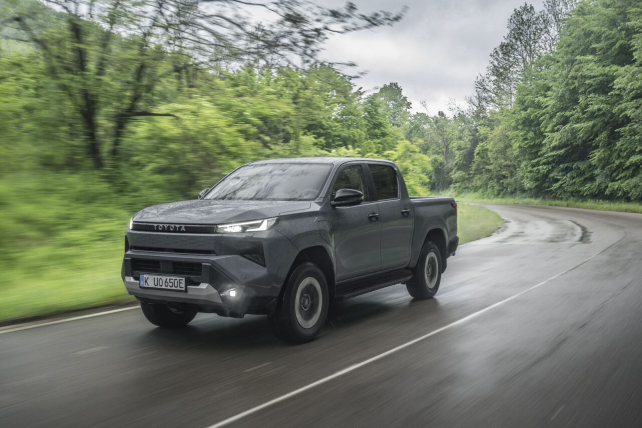 Toyota Hilux BEV: A picape 100% elétrica que chega em 2026 ao Brasil 1 Toyota Hilux 2027 BEV (elétrica)