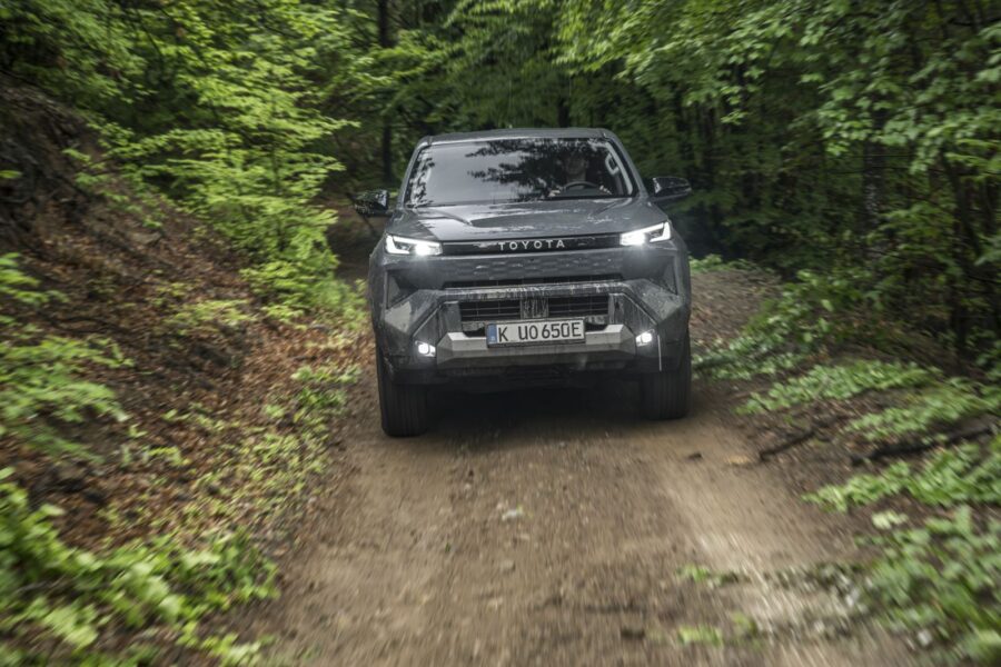 Toyota Hilux BEV: A picape 100% elétrica que chega em 2026 ao Brasil 3 Toyota Hilux 2027 BEV (elétrica)